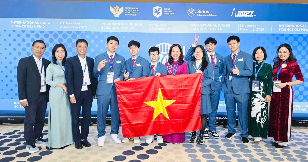 All six Hanoi students win medals at the 22nd International Junior Science Olympiad (Photo: VNA)