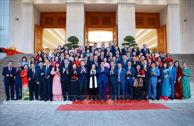 Prime Minister Pham Minh Chinh meets with outstanding outstanding education managers and teachers in Ha Noi on November 15. (Photo: VNA)