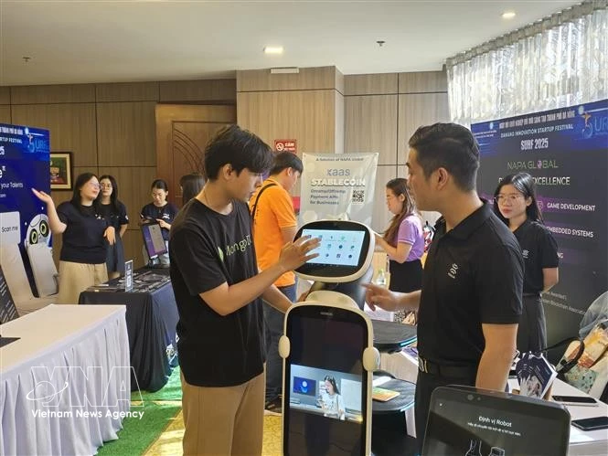 https://mediaen.vietnamplus.vn/images/f579a678cf9e90879541752073c2600548ea7b280c7d74066f5ec2c9daa80ba28ce20b7c6bbd03d1aa31f7c00a4687e585973a695df13a22e32b876d64445f3607c304060506d4342479acd1489285f6e660247032137e8c07e6816a82493491c68bfca70e890f5df2d75d69aeacaa40/vnanet-potal-da-nang-ngay-hoi-khoi-nghiep-doi-moi-sang-tao-8177709.jpg.webp
