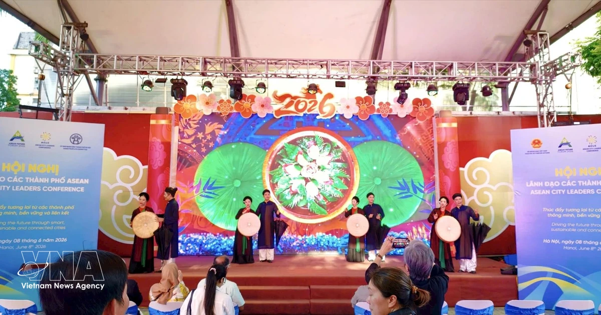 Hanoi showcases cuisine, traditional arts to welcome ASEAN City Leaders Conference