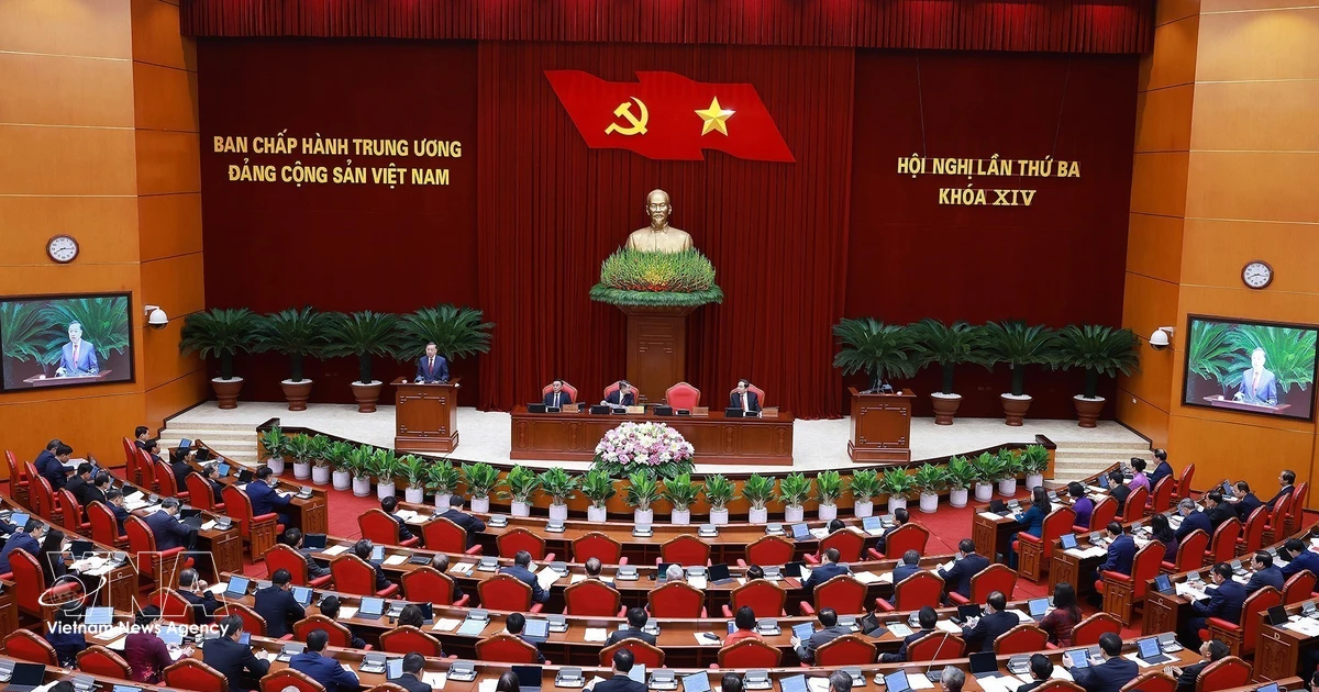 Weekly Highlights: Party Central Committee’s third meeting opens in Hanoi
