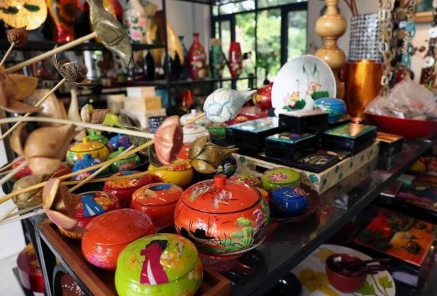 Lacquerware products from Ha Thai lacquer craft village in Duyen Ha commune, Thuong Tin district are exported to European markets, Japan, and the Republic of Korea. (Photo: VNA)