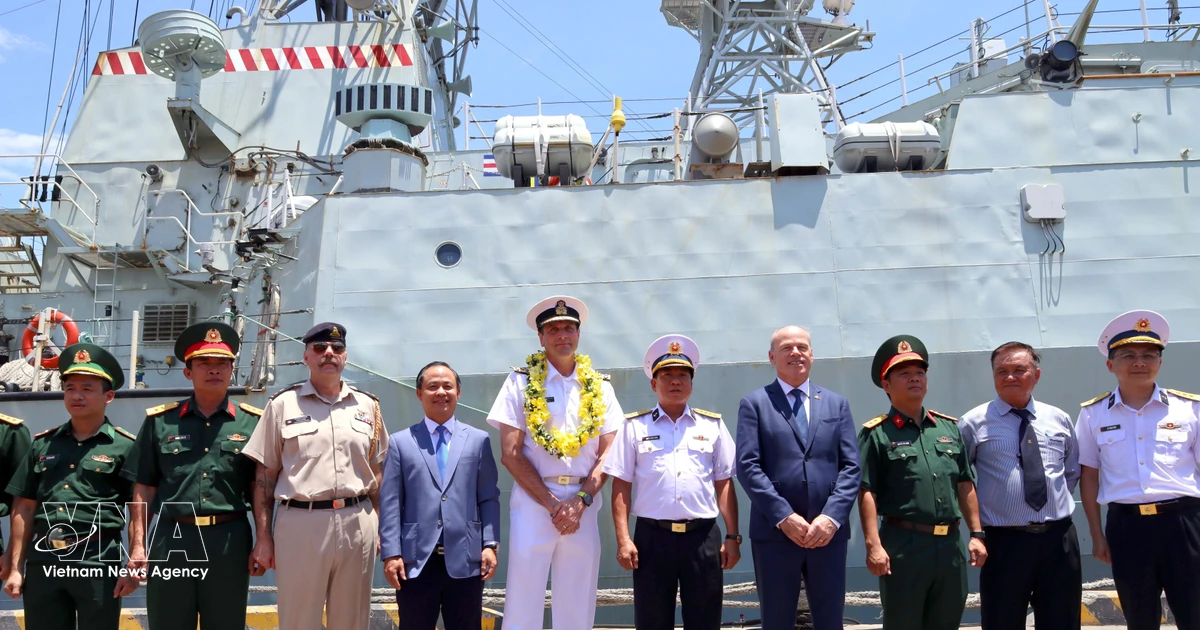 Canadian Navy ship pays friendship visit to Da Nang