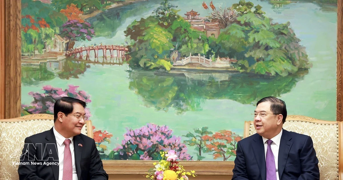 Standing Deputy PM receives Vientiane capital’s leader