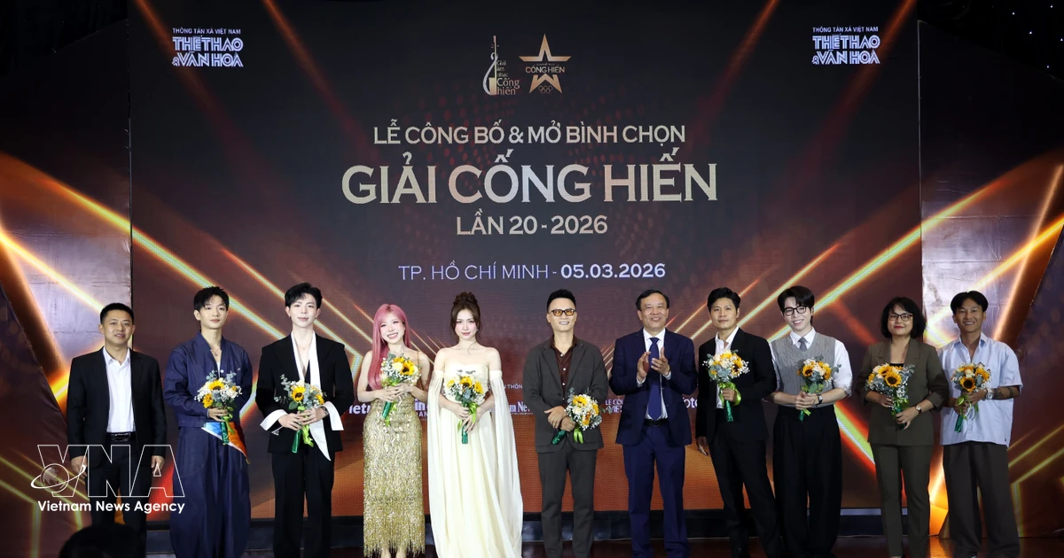 Gallery - Soobin, Hoa Minzy become first ambassador duo of 20th Devotion Awards | Vietnam+ (VietnamPlus)