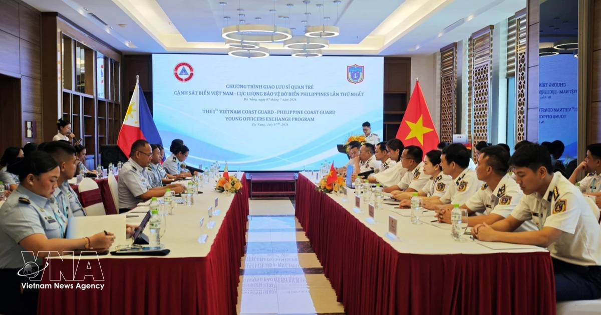 Vietnamese, Philippine young coast guard officers hold first exchange programme