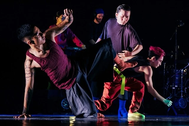 A scene from the performance. (Photo courtesy of H2Q Dance Company)
