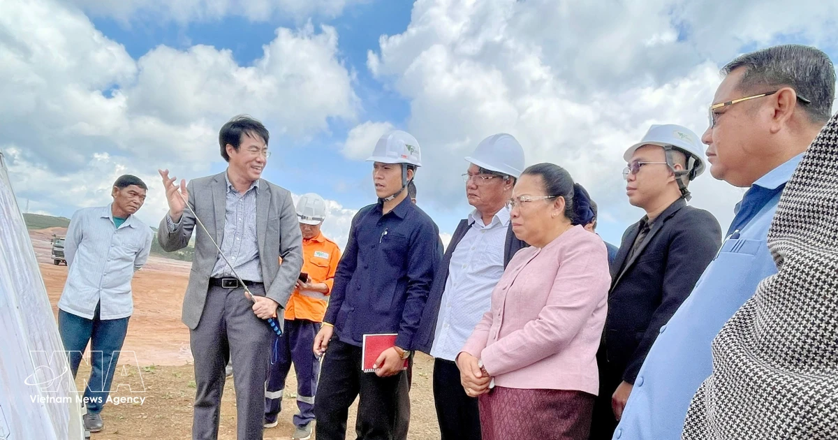 Lao senior legislator visits major Vietnamese-invested project