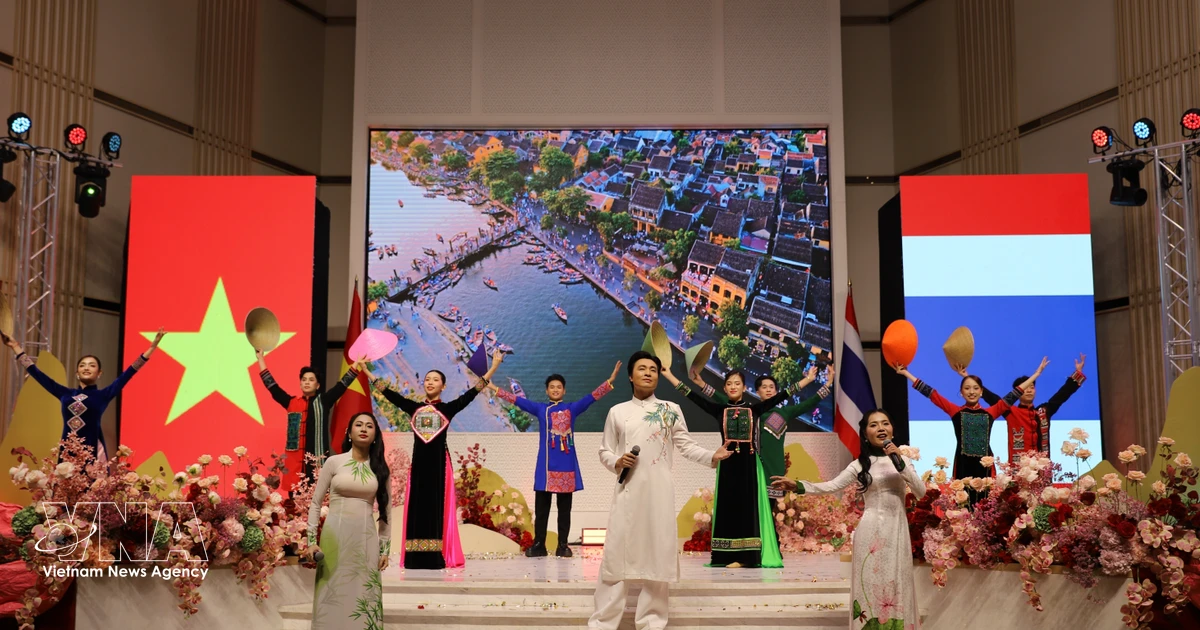 Vietnamese in Thailand expect stronger bilateral ties