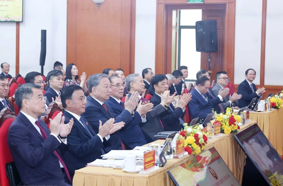 Party General Secretary To Lam, incumbent and former Party and State leaders attend the Party Congress of the Party Central Committee's Office in Hanoi on August 7. (Photo: VNA)