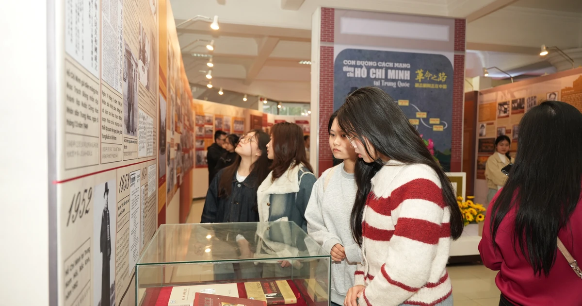Hue exhibition showcases President Ho Chi Minh’s activities in China