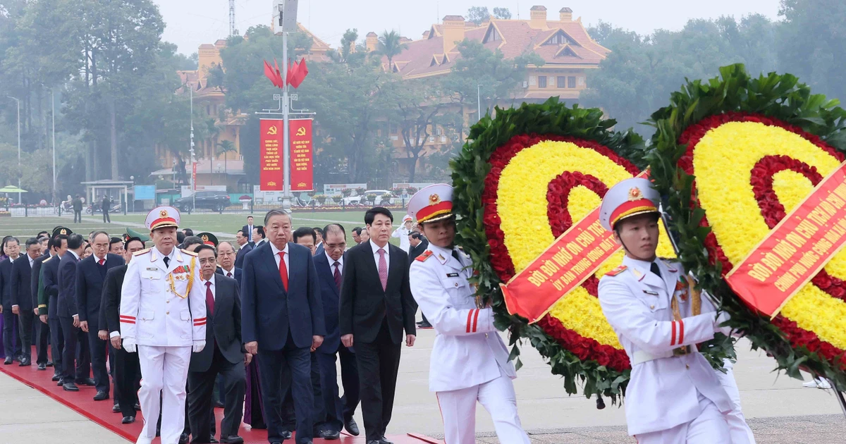 Party, State leaders pay homage to President Ho Chi Minh on CPV founding anniversary