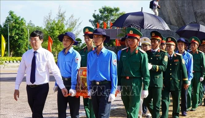 A ceremony is held on July 25 morning at the Tam Nong martyrs’ cemetery in Phu Tho commune, Dong Thap province, for 43 Vietnamese volunteer soldiers and experts who laid down their lives in Cambodia and Dong Thap province during wartime. (Photo: VNA)