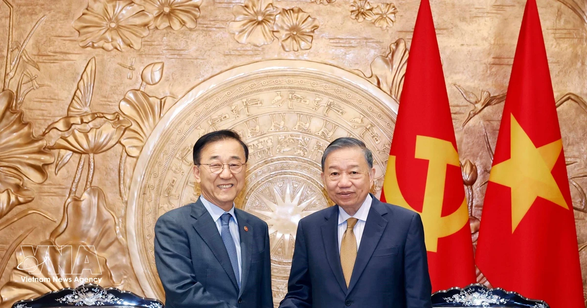 Party General Secretary and State President receives Korean minister