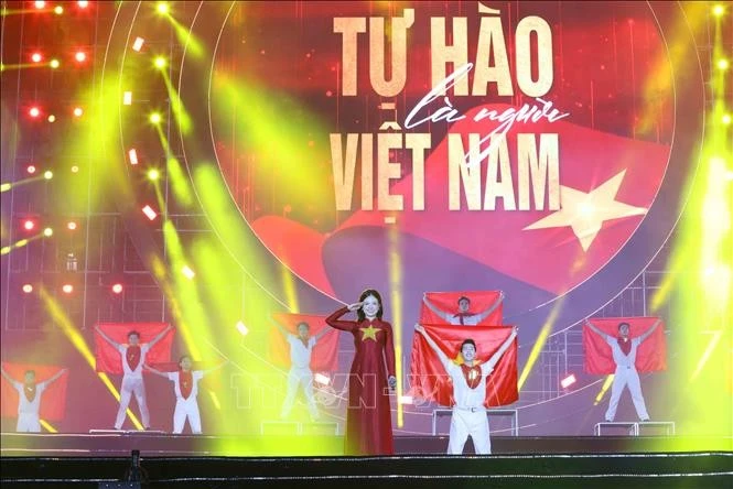 A performance at the special art programme titled “Tu hao la nguoi Viet Nam” (Proud to be Vietnamese) on the occasion of the 80th anniversary of the August Revolution (August 19) and the National Day (September 2) (Photo: VNA)