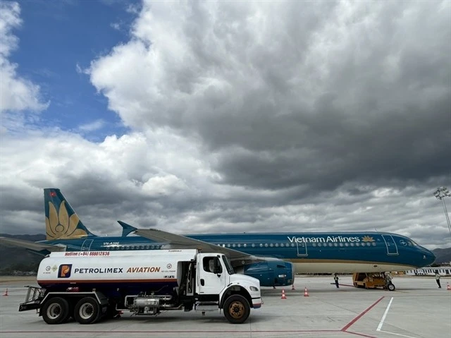 Petrolimex introduces sustainable aviation fuel, cutting emissions by up to 80%