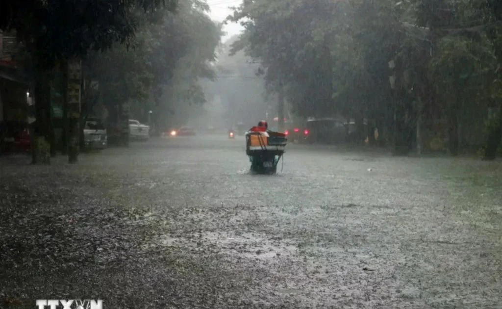 Heavy rain causes severe flooding on many roads across Nghe An province on November 3. (Photo: VNA)