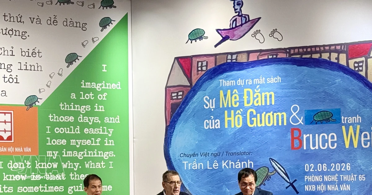 US veteran launches bilingual poetry collection, art exhibition in Hanoi