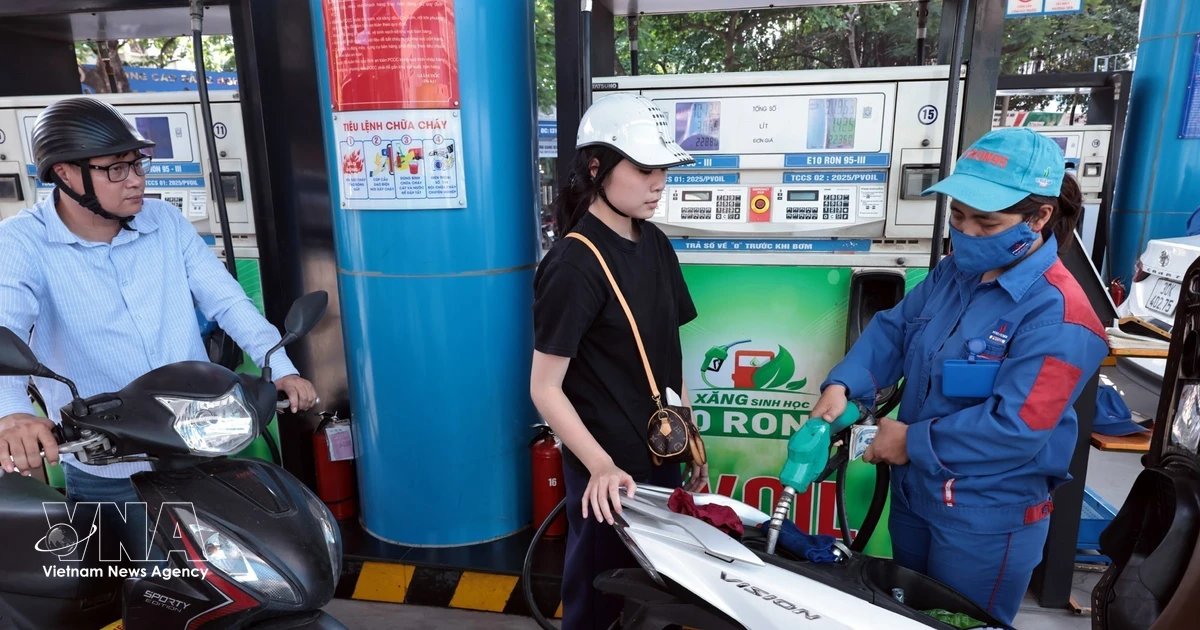 Vietnam cuts retail fuel prices on August 6