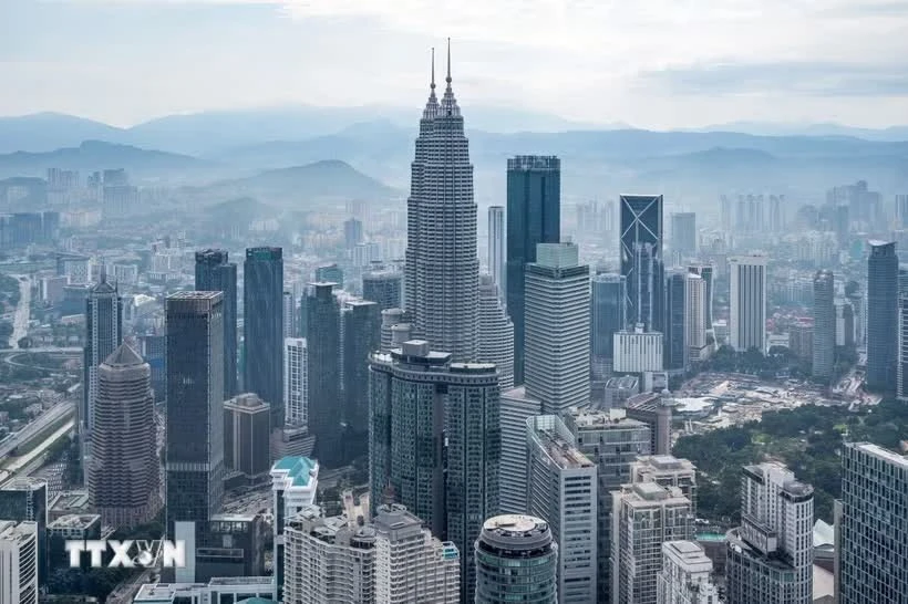 Malaysia accepts US 10% tariff while pursuing talks to protect businesses