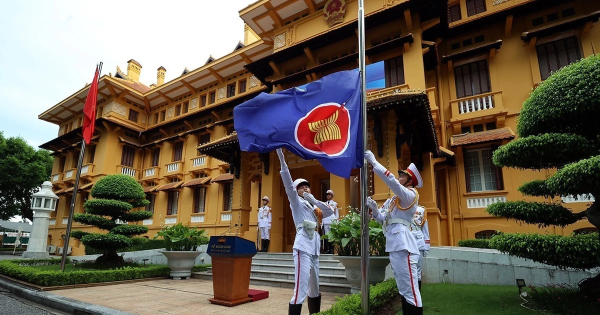 Flag-hoisting ceremony marks ASEAN’s 59th anniversary in Hanoi