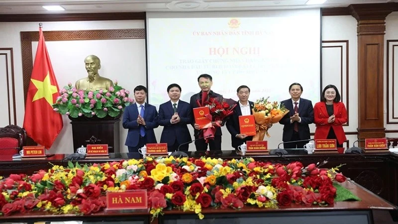 Two key projects secure investment certificates in Ha Nam