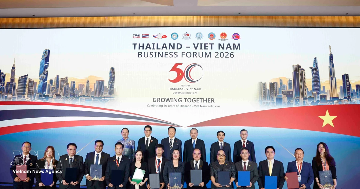 Top leader attends Vietnam-Thailand business forum in Bangkok