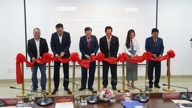 The opening ceremony of the APEC Viet Nam International Commercial Arbitration Centre office in Da Nang. (Photo courtesy of Da Nang Start-up Innovation Centre) 