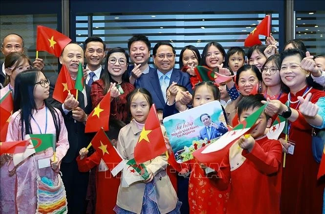 Prime Minister meets Vietnamese community in Algeria