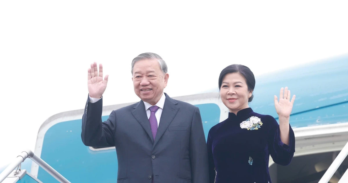 Party chief leaves Hanoi for state visit to Laos