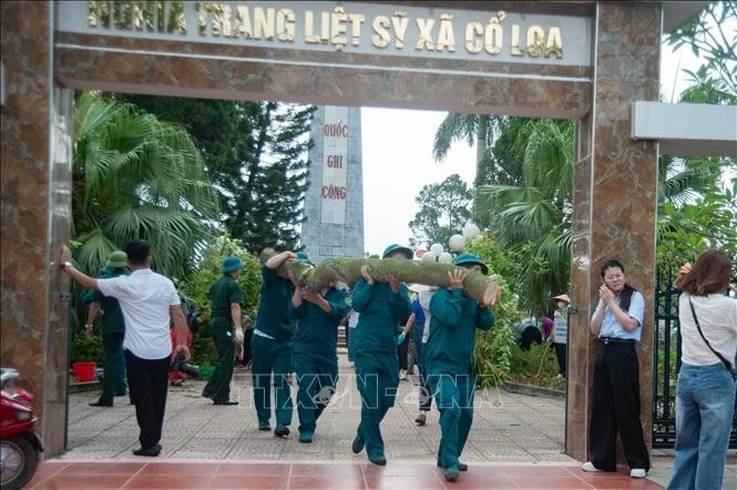 The Ha Noi “Green Weekend” programme encompasses renovating martyr cemeteries and hero memorial sites. (Photo: VNA)