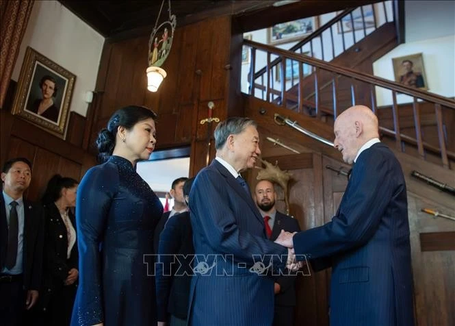 General Secretary of the Communist Party of Viet Nam (CPV) Central Committee To Lam and his spouse Ngo Phuong Ly meet with former King Simeon Saxe-Coburg-Gotha, who served as Bulgaria’s Prime Minister from July 2001 to August 2005. (Photo: VNA)
