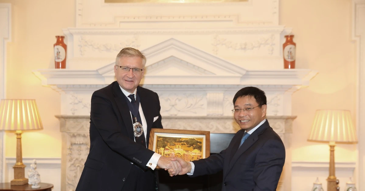 Finance minister pushes for London tie-up to build int’l financial centre