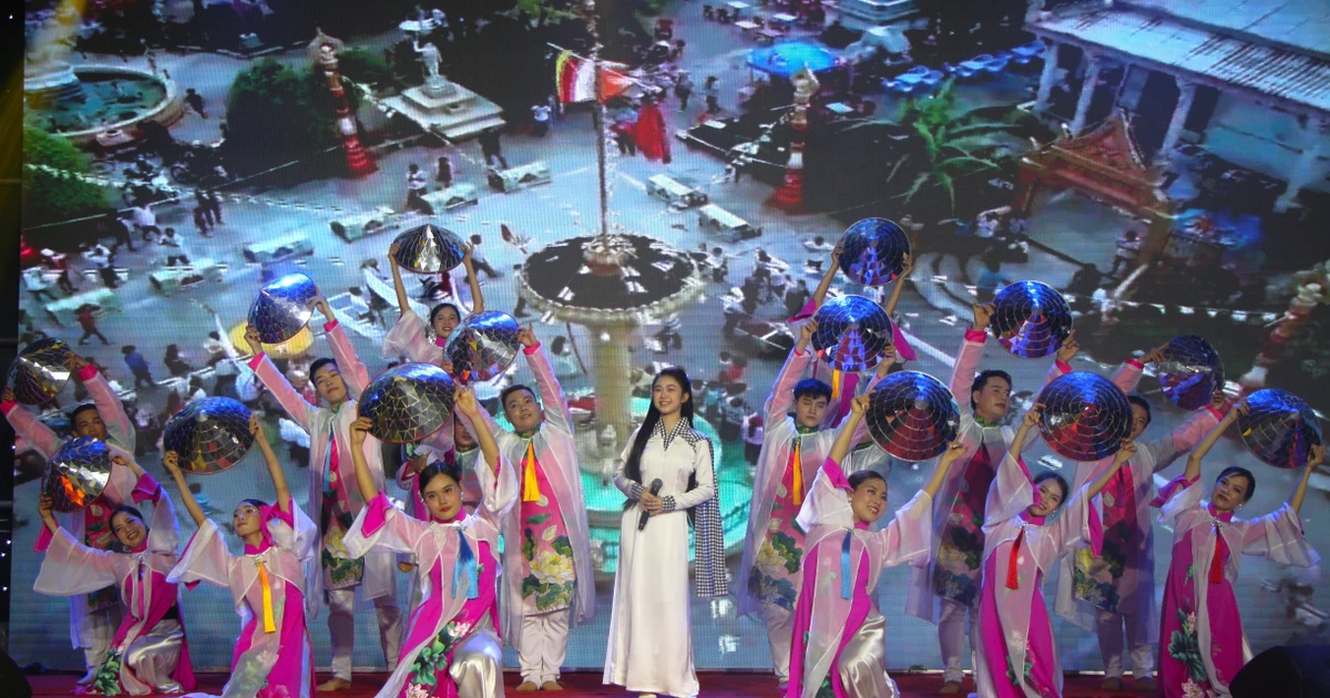An art performance at the festival (Photo: VNA)