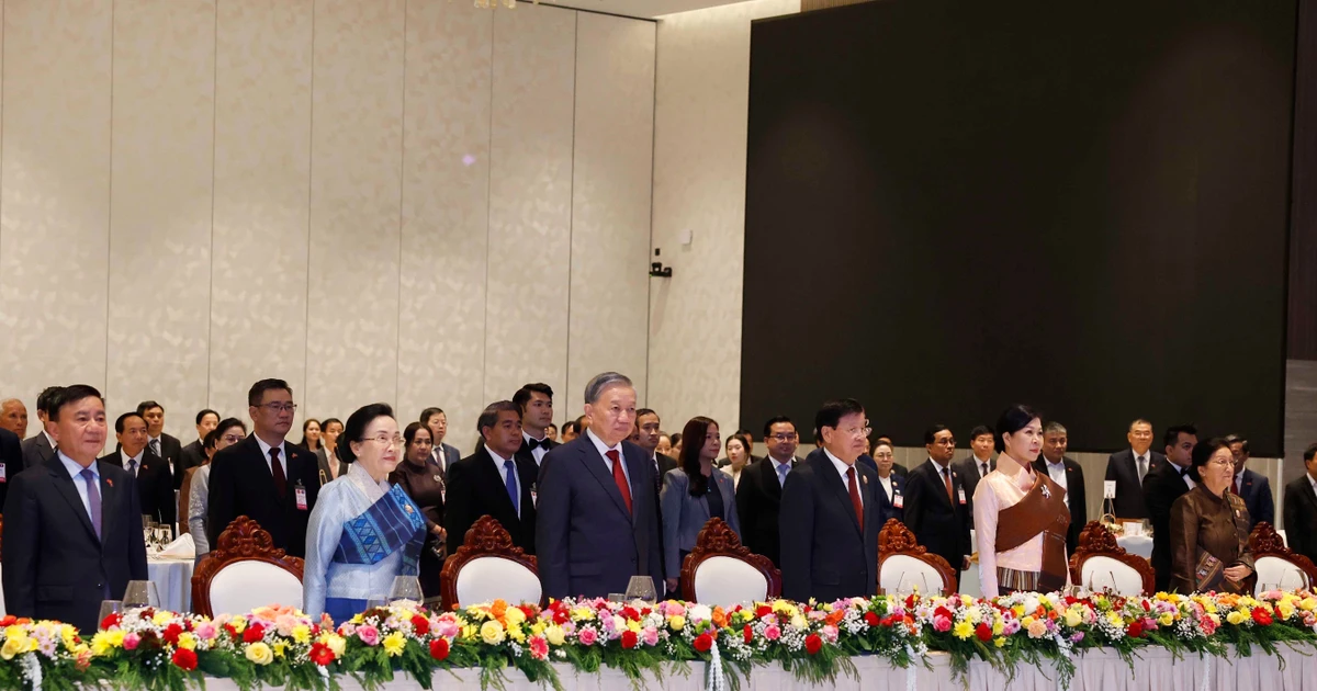 Party General Secretary attends state banquet hosted by Lao leader
