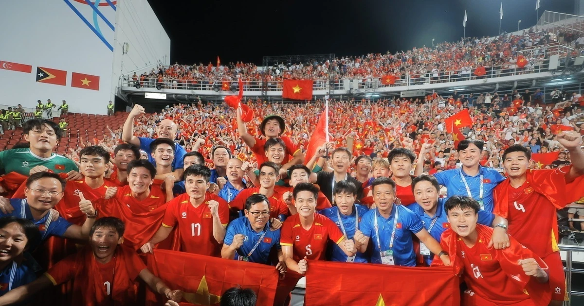 PM congratulates U22 men’s football, women’s futsal teams on SEA Games 33 golds