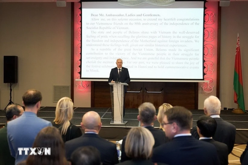 Belarusian Deputy Prime Minister Anatoly Aleksandrovich Sivak speaks at the event marking the 80th anniversary of the August Revolution (August 19) and National Day of Viet Nam (September 2). (Photo courtesy of Vietnamese Embassy in Belarus)