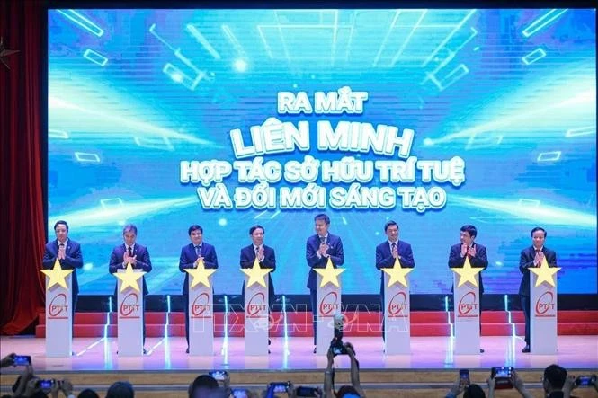 The launch of the IP and innovation cooperation alliance at the dialogue in Ha Noi on September 26 (Photo: VNA)