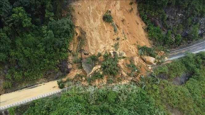 The Khanh Le Pass in Khanh Hoa province has experienced a significant landslide. (Photo: VNA)