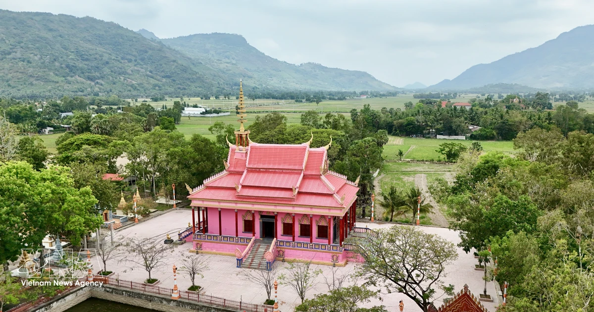 Gallery - Hang Cong Pagoda - A distinctive landmark in An Giang | Vietnam+ (VietnamPlus)