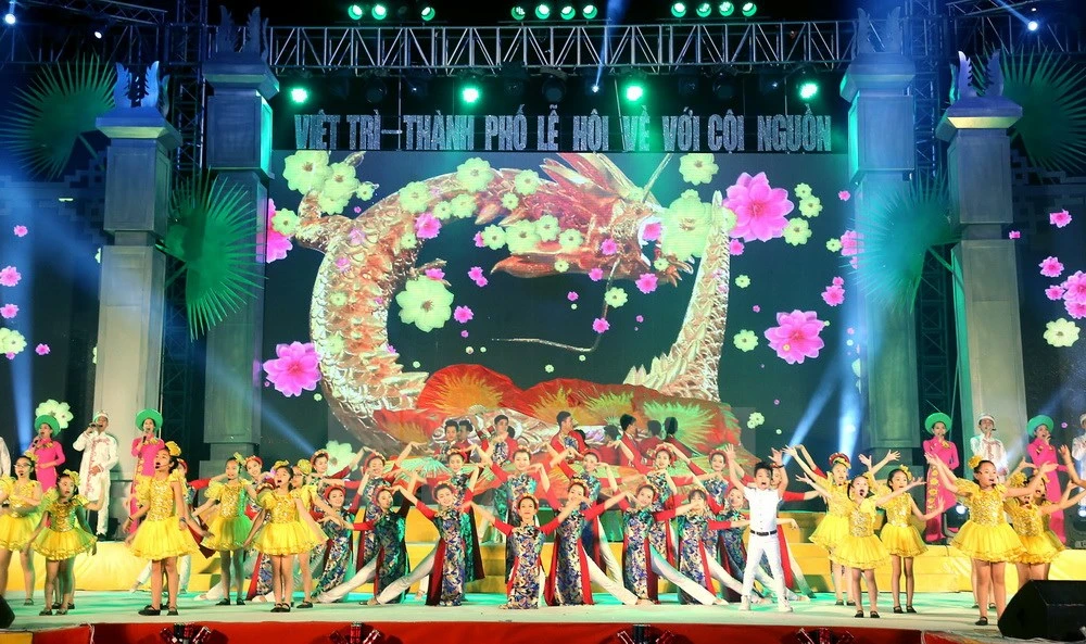 Street folk festival bustle in Viet Tri City | Vietnam+ (VietnamPlus)
