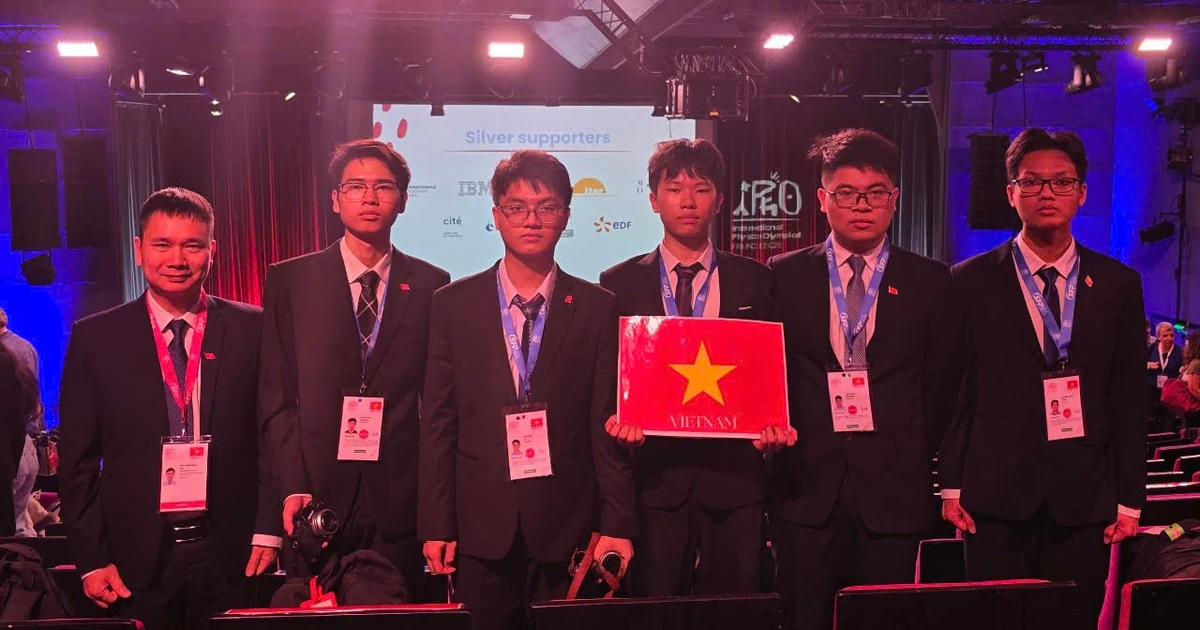 The Vietnamese team at the 2025 International Physics Olympiad (Photo: Ministry of Education and Training)