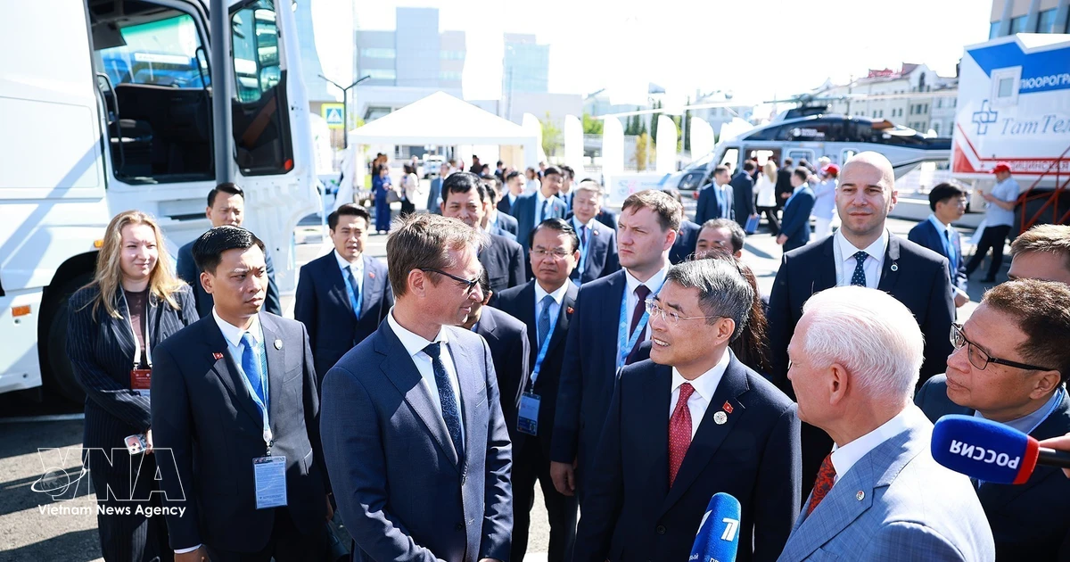 Prime Minister visits Tatarstan's industrial and high-tech exhibition