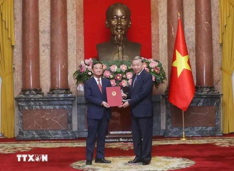 Top leader hands over appointment decision to ambassador to Laos