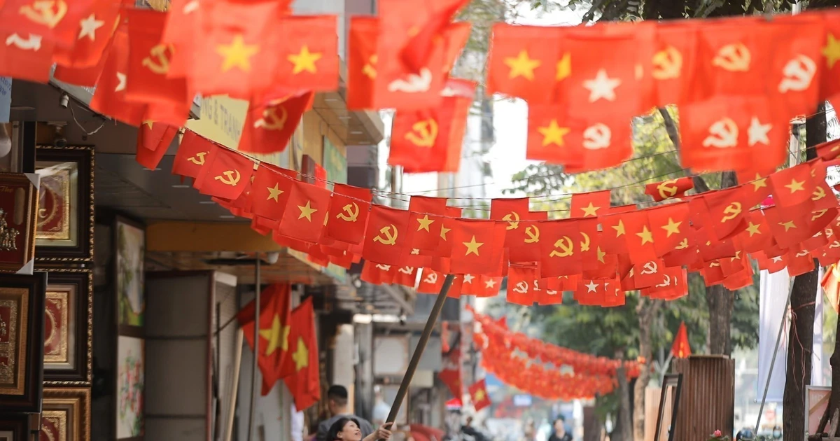 Hanoi residents look towards Party Congress