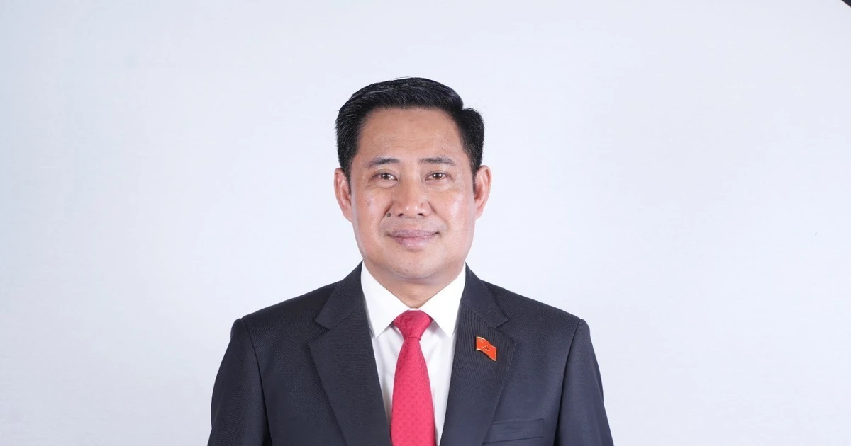 Lao official praises Vietnam's robust growth, upgraded ties ahead of 14th Party Congress