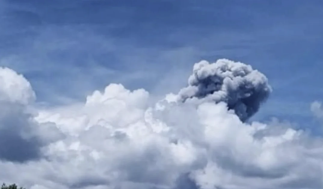 Two Indonesian volcanoes erupt simultaneously