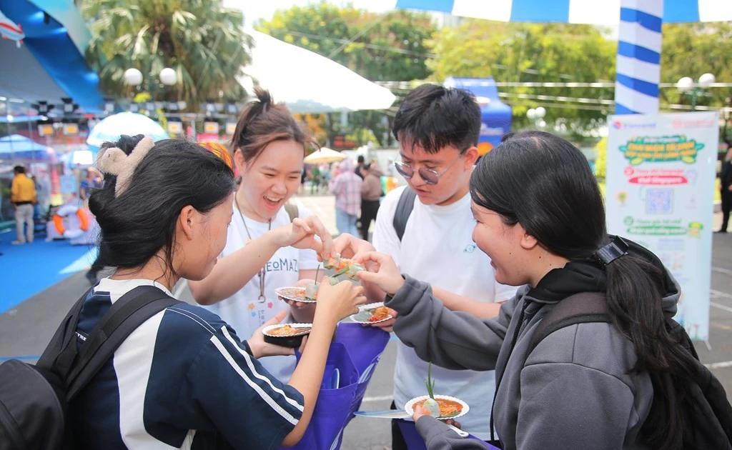 Vietravel Airlines slashes airfares by 20% at HCM City tourism festival