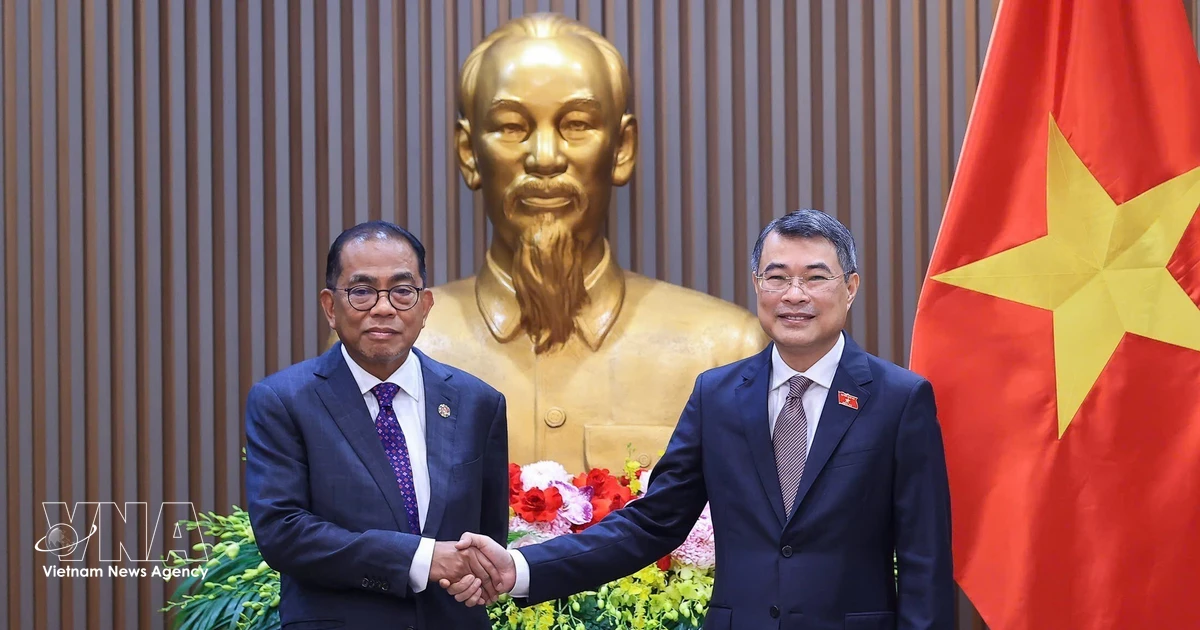 PM Le Minh Hung receives Malaysian Minister of Defence Mohamed Khaled bin Nordin