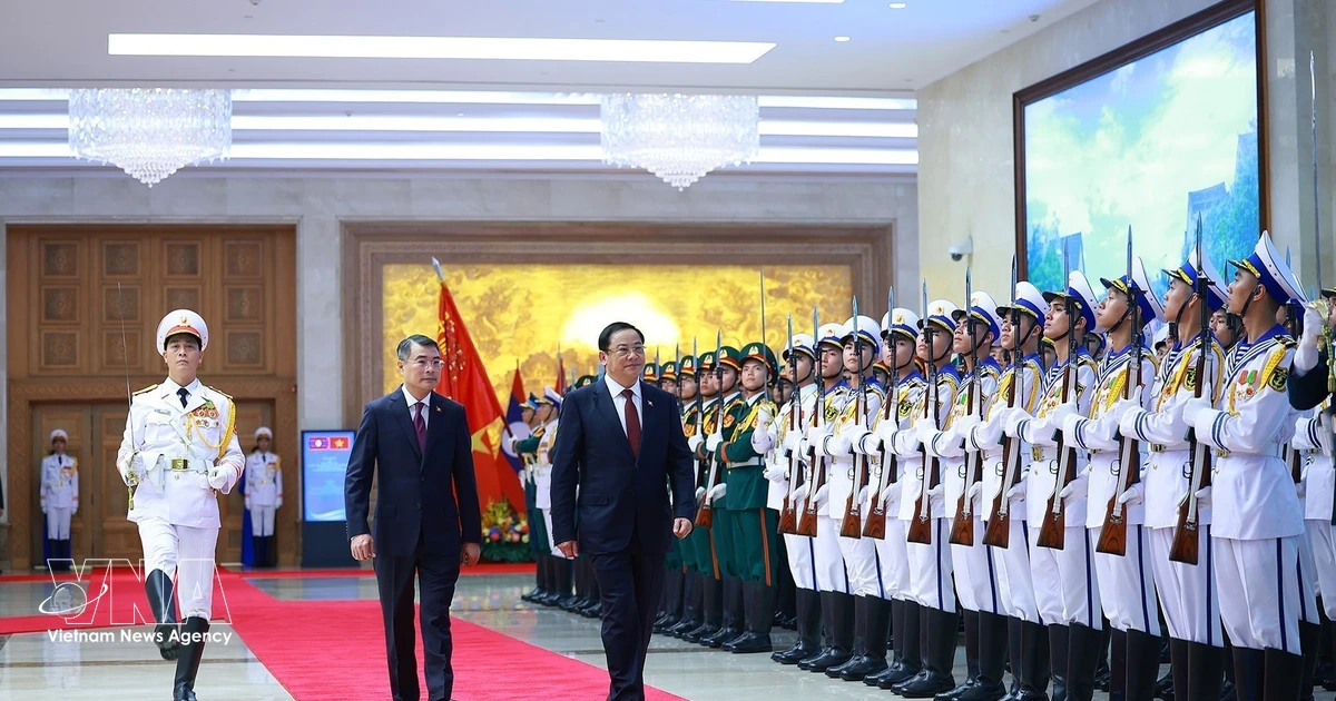 Vietnamese PM hosts welcome ceremony for Lao counterpart